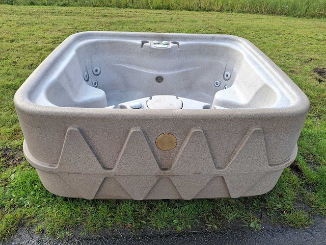 Dreammaker 4 persoons jacuzzi en buitenspa - afbeelding 22 van  28