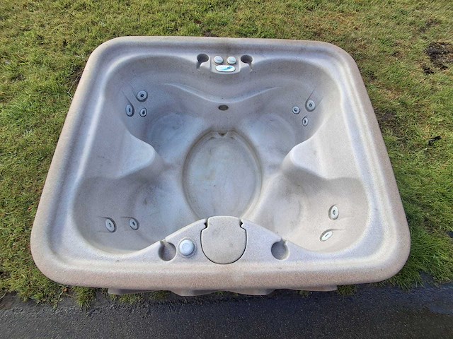 Dreammaker 4 persoons jacuzzi en buitenspa - afbeelding 2 van  28