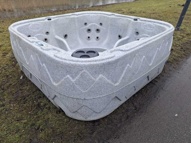 Dreammaker 5 persoons jacuzzi en buitenspa - afbeelding 11 van  25