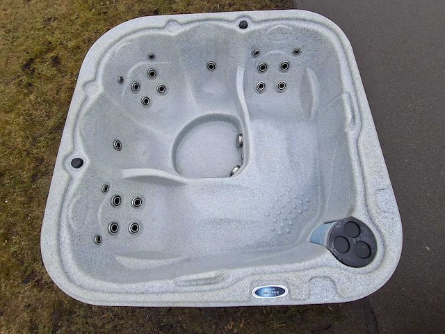 Dreammaker 5 persoons jacuzzi en buitenspa - afbeelding 1 van  21
