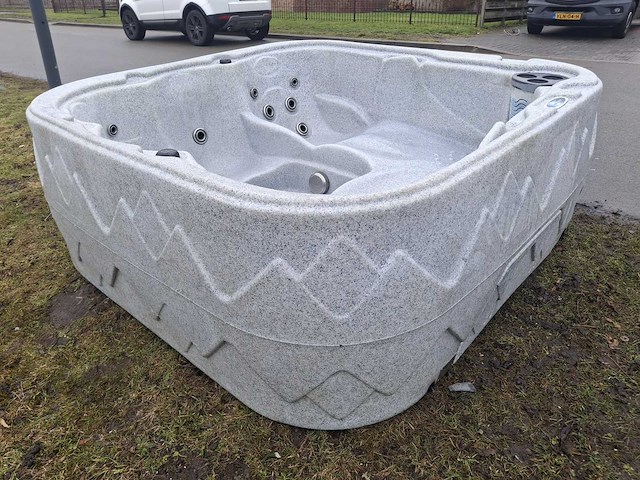 Dreammaker 5 persoons jacuzzi en buitenspa - afbeelding 14 van  21