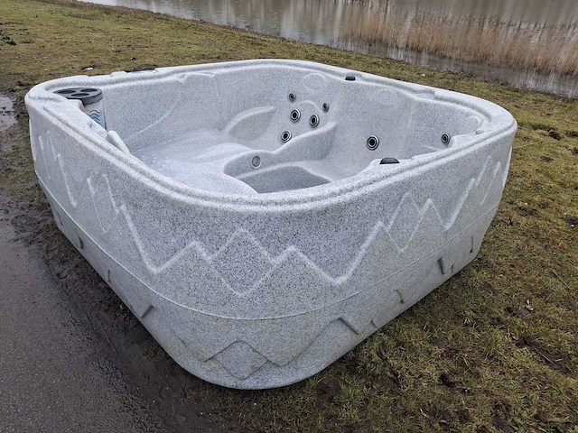 Dreammaker 5 persoons jacuzzi en buitenspa - afbeelding 15 van  18