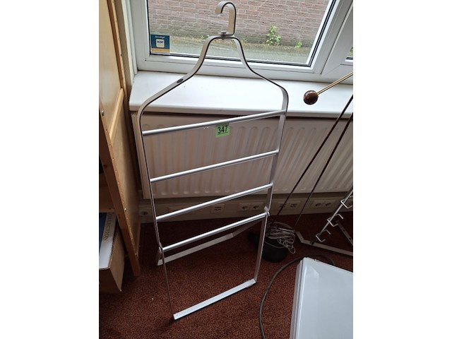 Dressboy 124 cm hoog - afbeelding 1 van  3