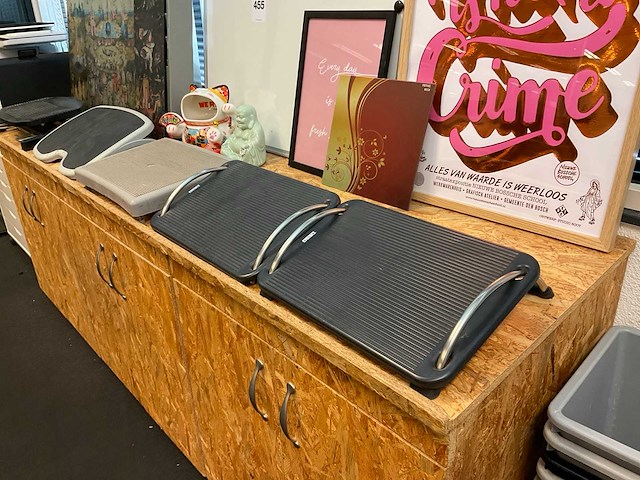 Dressoir met inhoud - afbeelding 6 van  15