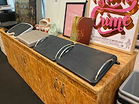 Dressoir met inhoud - afbeelding 6 van  15