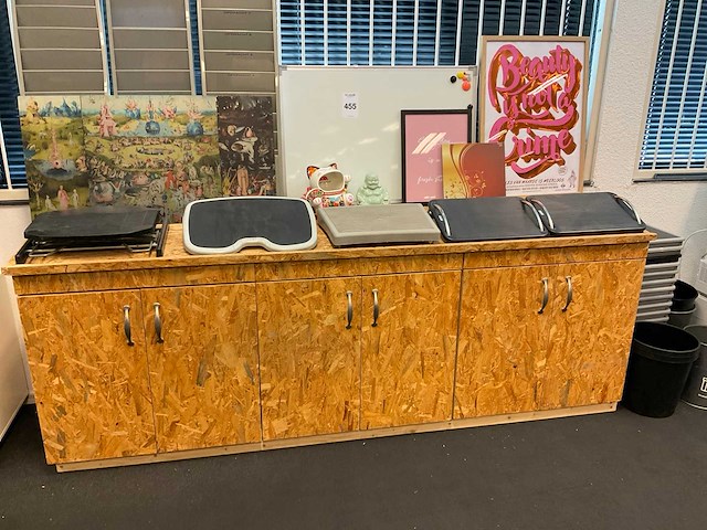 Dressoir met inhoud - afbeelding 10 van  15