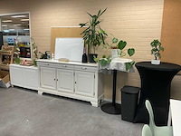 Dressoir met inhoud - afbeelding 1 van  19