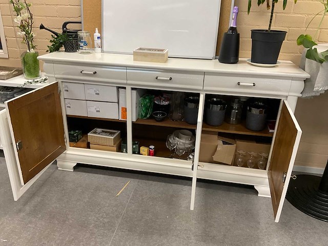 Dressoir met inhoud - afbeelding 19 van  19