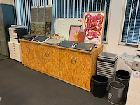Dressoir met inhoud - afbeelding 1 van  15