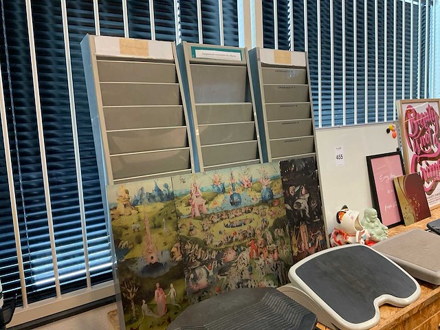 Dressoir met inhoud - afbeelding 15 van  15
