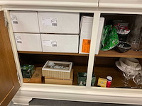 Dressoir met inhoud - afbeelding 3 van  19