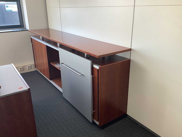 Dressoir met schuifdeuren - afbeelding 1 van  5