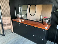 Dressoir met toebehoren - afbeelding 1 van  4