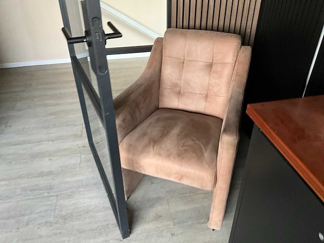 Dressoir met toebehoren - afbeelding 4 van  4