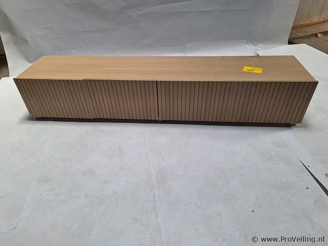 Dressoir met verticale ribbels - afbeelding 1 van  5