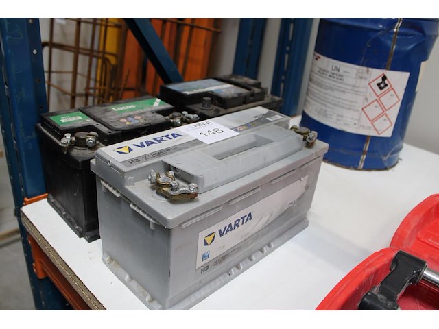 Drie accu's w.o. varta. - afbeelding 1 van  2