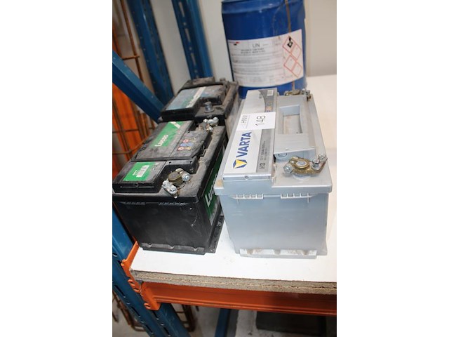 Drie accu's w.o. varta. - afbeelding 2 van  2
