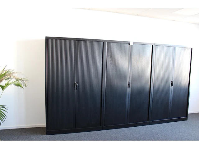 Drie archiekasten met twee roldeuren. afmeting 120 x 45 cm. hoogte 197 cm - afbeelding 1 van  3