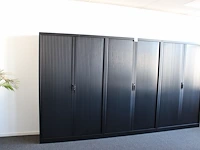 Drie archiekasten met twee roldeuren. afmeting 120 x 45 cm. hoogte 197 cm