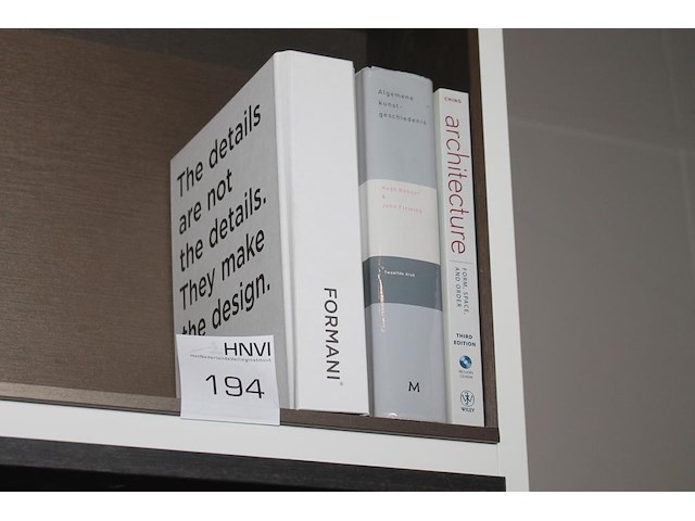 Drie architectuur/kunstboeken, waaronder algemene kunstgeschiedenis en obsessed with details. - afbeelding 1 van  2