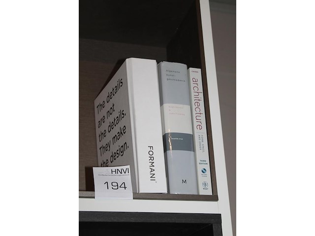 Drie architectuur/kunstboeken, waaronder algemene kunstgeschiedenis en obsessed with details. - afbeelding 2 van  2