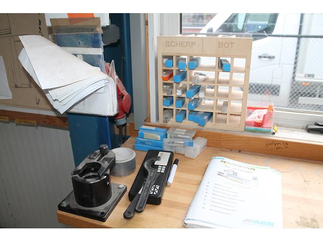 Drie-assig cnc bewerkingscentrum raptor 2142 met vacuümpomp, 8-koppige carrousel, boorunit en zaagunit. bo... - afbeelding 2 van  21