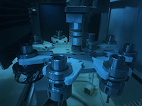 Drie-assig cnc bewerkingscentrum raptor 2142 met vacuümpomp, 8-koppige carrousel, boorunit en zaagunit. bo... - afbeelding 10 van  21