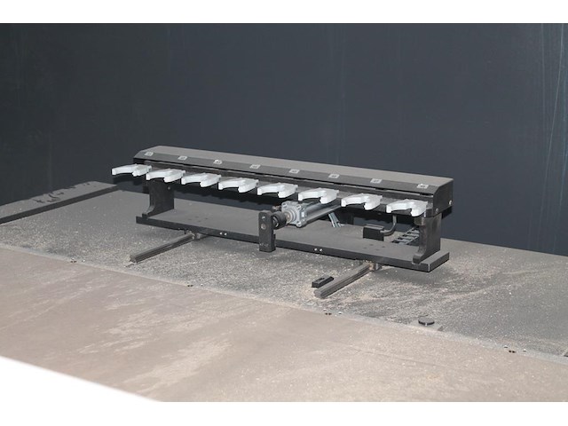 Drie-assig cnc bewerkingscentrum raptor 2142 met vacuümpomp, 8-koppige carrousel, boorunit en zaagunit. bo... - afbeelding 20 van  21