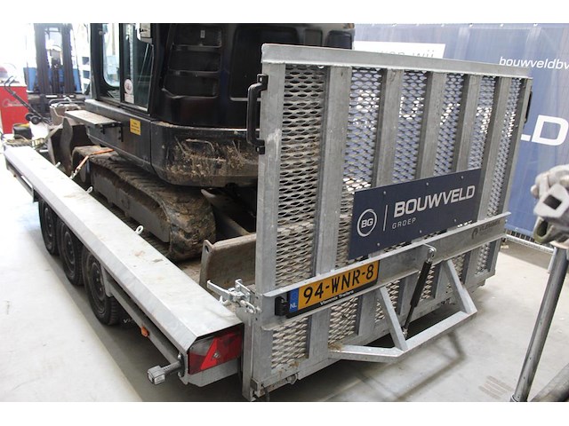 Drie-assige aanhangwagen vlemmix vmt met kenteken 94-wnr-8 . datum eerste toelating 25-02-2025. lengte 582 ... onderdeel van combinatiekavel combinatiekavel van rupsgraafmachine en aanhanger. kavels b001 en b002 - afbeelding 2 van  8