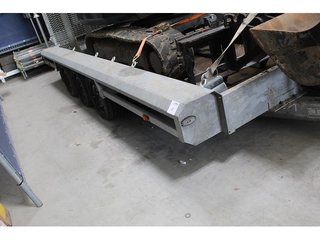 Drie-assige aanhangwagen vlemmix vmt met kenteken 94-wnr-8 . datum eerste toelating 25-02-2025. lengte 582 ... onderdeel van combinatiekavel combinatiekavel van rupsgraafmachine en aanhanger. kavels b001 en b002 - afbeelding 8 van  8