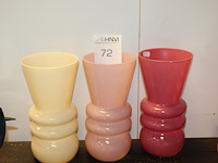 Drie bloemenvazen hoogte 25 cm. - afbeelding 1 van  2