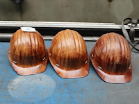 Drie bouwhelmen. - afbeelding 1 van  2