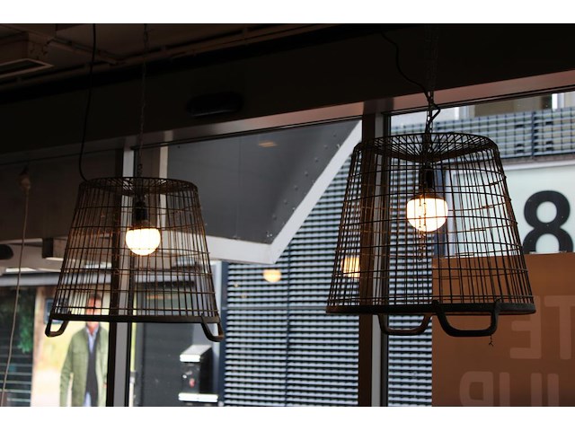 Drie decoratieve hanglampen type wasmand. - afbeelding 3 van  3
