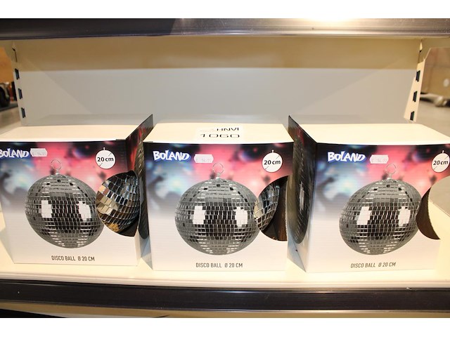 Drie discoballen boland doorsnede 20 cm. - afbeelding 1 van  2
