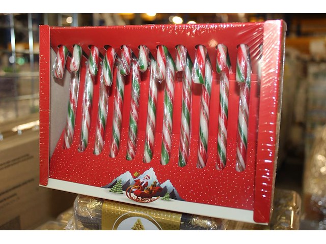 Drie dozen candy cans groen rood. 16 x 12 stuks. - afbeelding 2 van  2