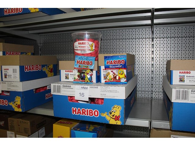 Drie dozen haribo w.o. kindermix, starmix en schuimaardbeien. tht 06-08-2026. - afbeelding 1 van  2