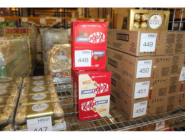 Drie dozen kitkat chunky en original. 3x 24 stuks. tht 12-25. - afbeelding 1 van  3