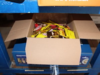 Drie dozen met koekjes mengelmoes. 150 stuks per doos. tht 11-2026. - afbeelding 1 van  2