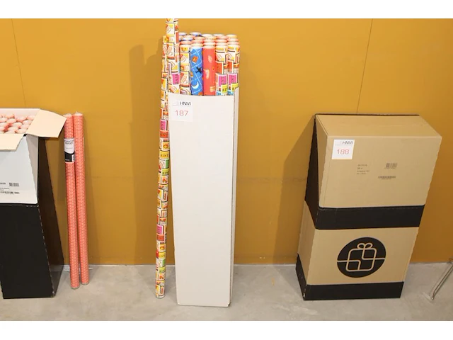 Drie dozen met sinterklaas inpakpapier extra breed - afbeelding 1 van  2