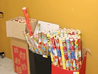 Drie dozen met sinterklaas inpakpapier - afbeelding 2 van  2