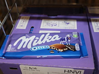 Drie dozen milka oreo repen. 66 stuks. - afbeelding 1 van  2