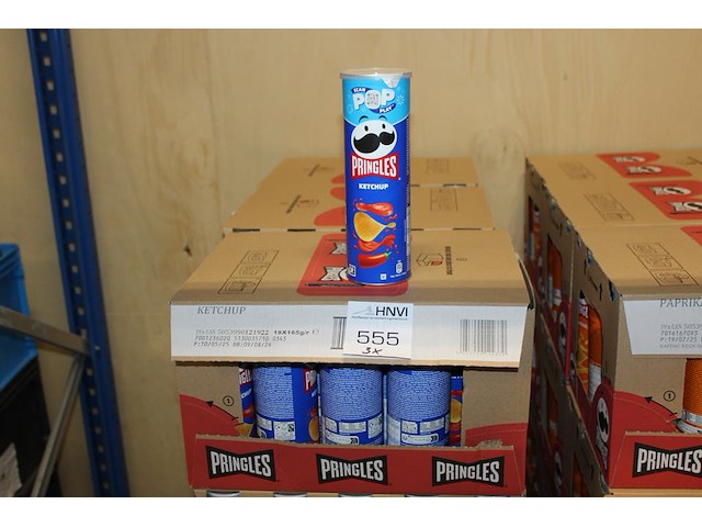 Drie dozen pringles ketchup. 57 bussen. - afbeelding 1 van  2