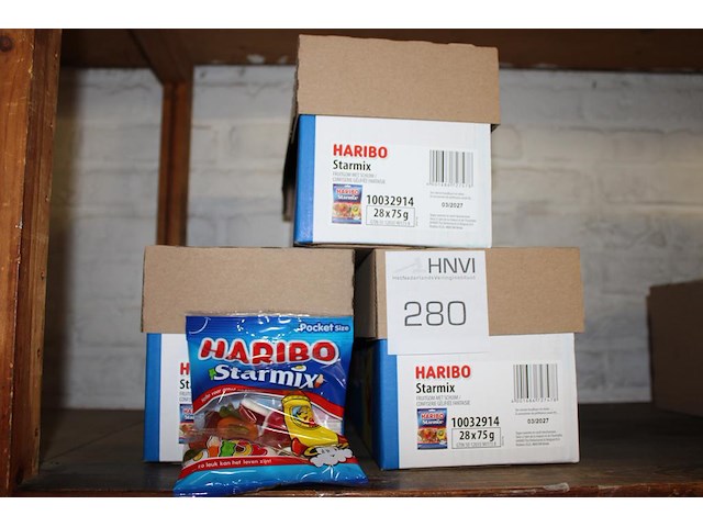 Drie dozen snoepgoed haribo starmix. doos met 28 zakjes. tht 3-2027. - afbeelding 1 van  3