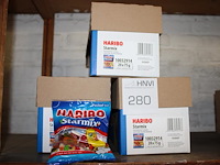 Drie dozen snoepgoed haribo starmix. doos met 28 zakjes. tht 3-2027. - afbeelding 1 van  3