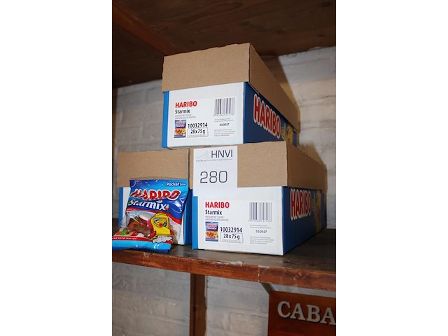 Drie dozen snoepgoed haribo starmix. doos met 28 zakjes. tht 3-2027. - afbeelding 2 van  3