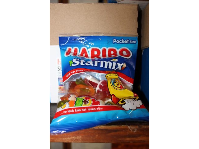 Drie dozen snoepgoed haribo starmix. doos met 28 zakjes. tht 3-2027. - afbeelding 3 van  3