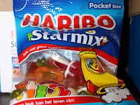 Drie dozen snoepgoed haribo starmix. doos met 28 zakjes. tht 3-2027. - afbeelding 3 van  3