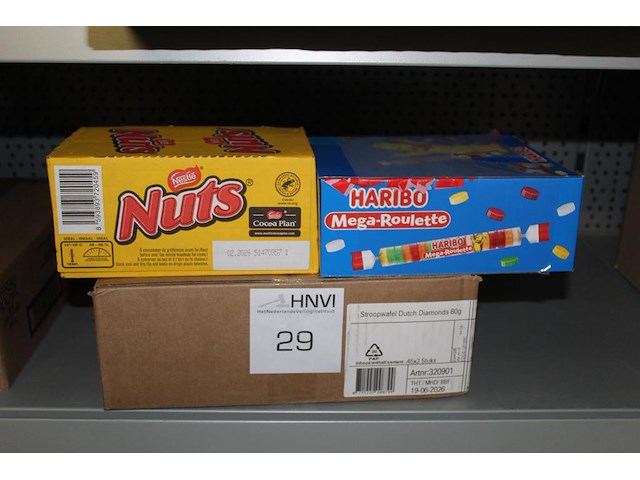 Drie dozen snoepgoed w.o. nootjes, mega-rouletten en stroopwafels. tht 06-2026. - afbeelding 1 van  1