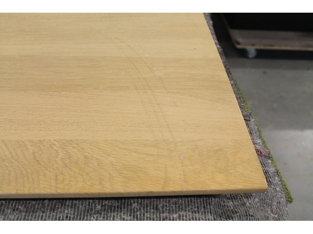 Drie eikenhouten tafelbladen 80 x 3 x 80 cm. let op! een blad heeft enkele krassen. - afbeelding 3 van  3
