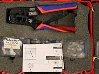 Drie elektra speciaal tangen w.o. knipex in drie kunststoffen koffers. - afbeelding 3 van  4